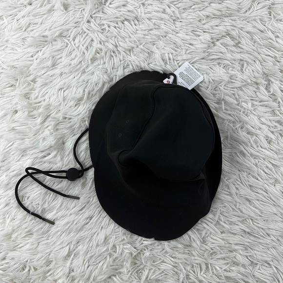 NWT Lululemon Wide-Brim Bucket Hat with Strap Black - Picture 1 of 5